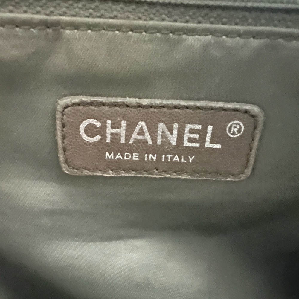 Vintage Chanel Gray and Black Ombré Quilted Women's Bag - Picture 7 of 16